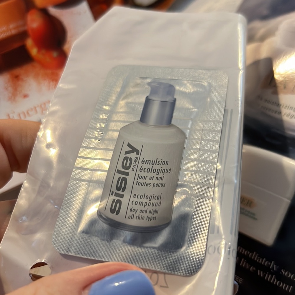 Beauty Samples Grab Bag - Picture 4 of 5